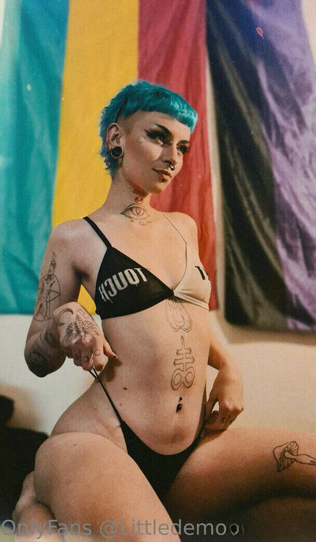LittleDemonWitch erotic pornstar image