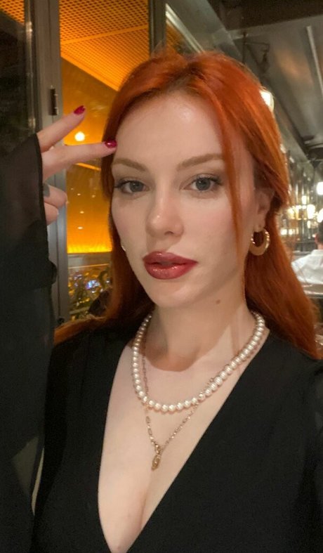 Aysennyuksel art de star du porno des photos