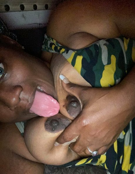 cheekiifemme modèle exclusif img