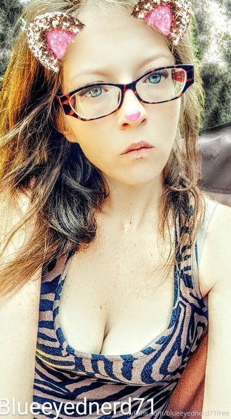 blueeyednerd71free actrice artistique photos