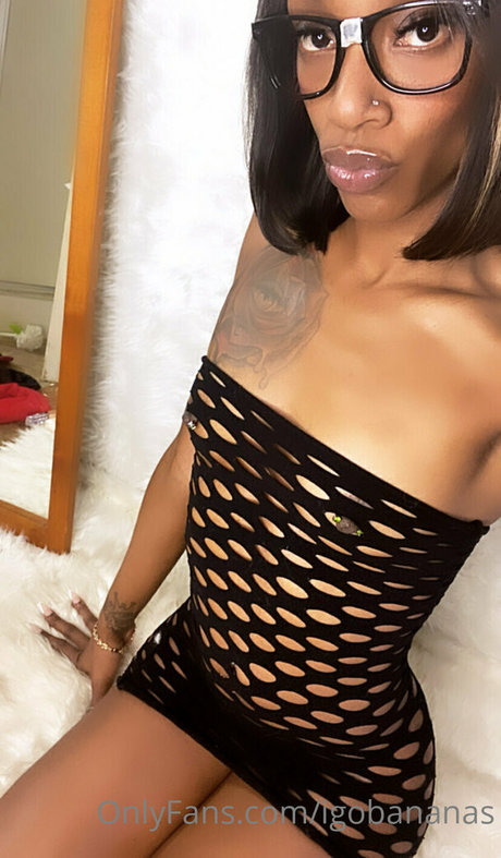 allucaneatwoo sexy pornstar photo