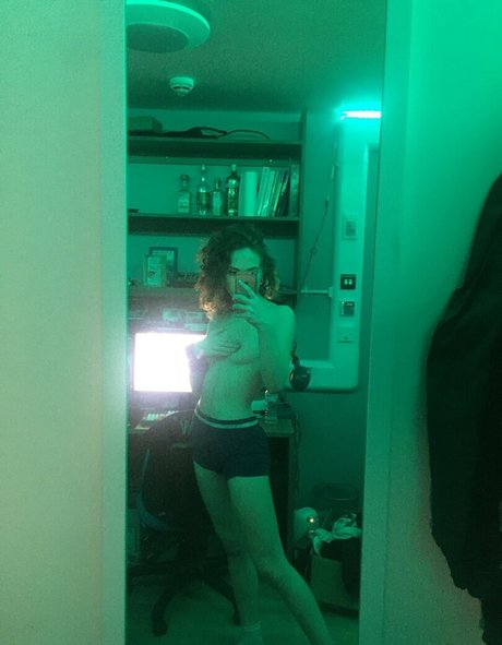 freshkiwi nudes actress image