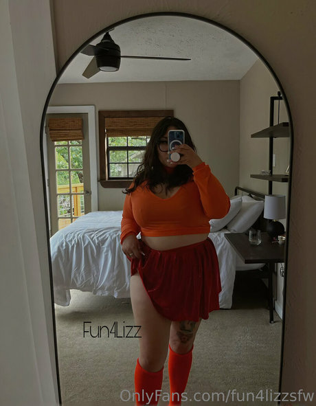 fun4lizzsfw pretty pornstar image