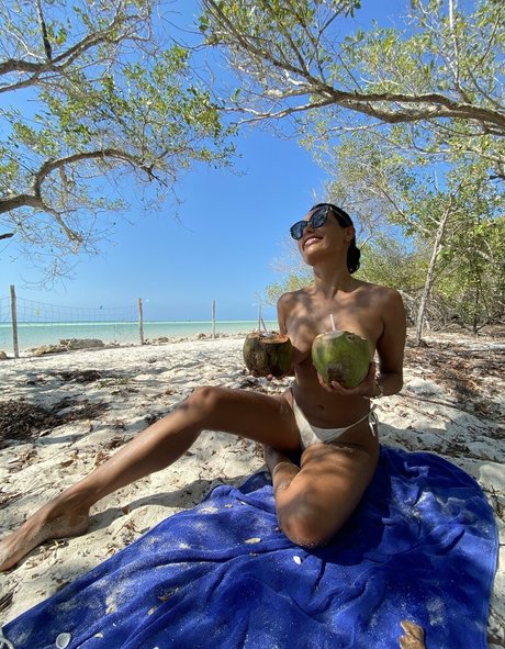 florabellafree modelo desnudo imágenes