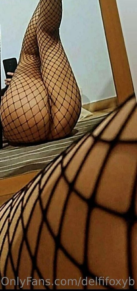 delfifoxyb hermosa estrella porno foto