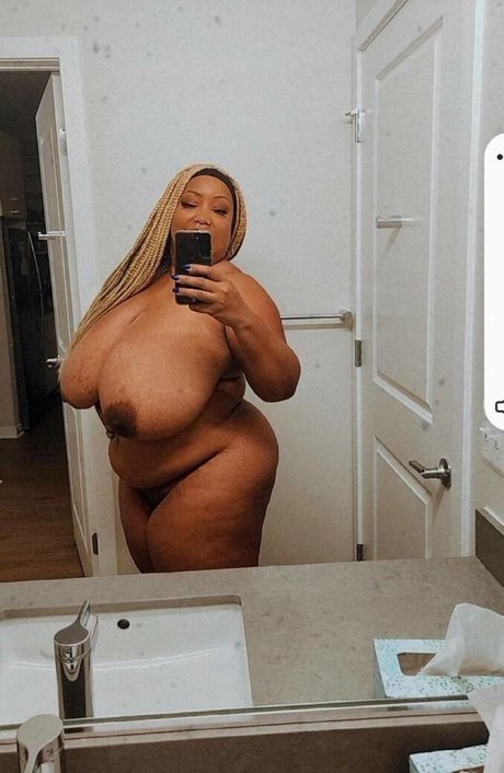 MsDeja model naked image