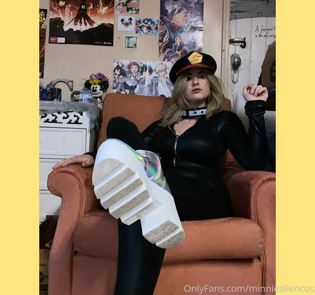 minniealiencos modèle artistique galerie