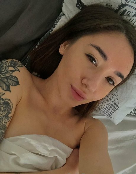 okhik0 estrella porno erótica foto