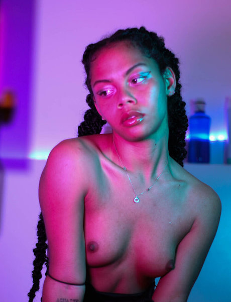 freyalasirenn modelo hd imagen