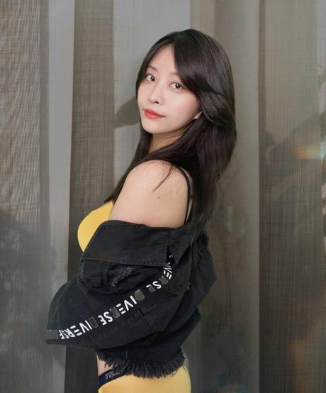 Mimo ASMR star hd photo