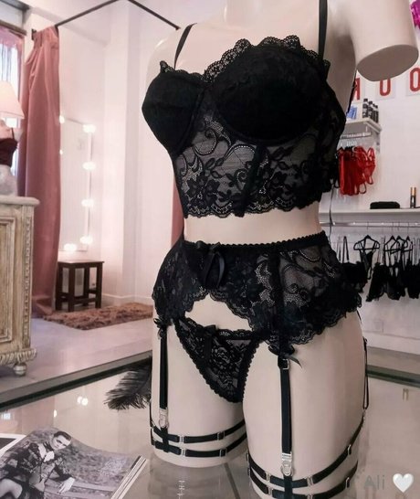 emilyali modelo mejor foto