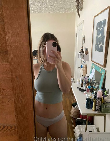 AloeForThatBurn modèle sexy des photos