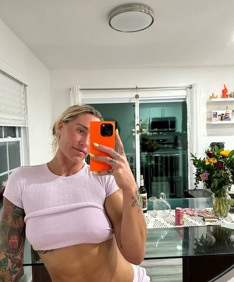 Danielle Brandon top star pic