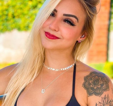 Leticia Ferrazzani buen modelo galerías