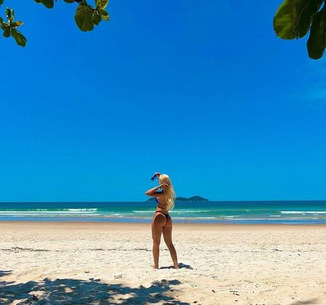 Leticia Ferrazzani estrella desnuda foto