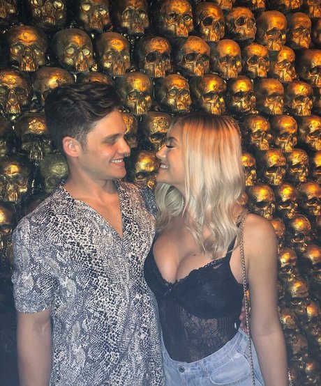 Holly Cloar arte estrella porno imagen