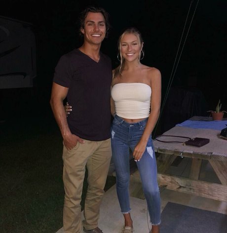 Holly Cloar modelo desnuda galerías