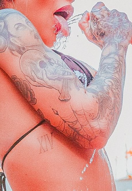 Vanessa Mesquita meilleur modèle archive