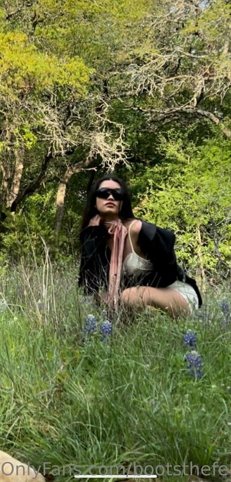 bootsthefeline bonita modelo foto