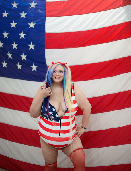 spikezombie actriz erótica fotos