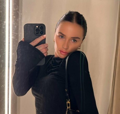 emilykernsx desnudos estrella porno galerías