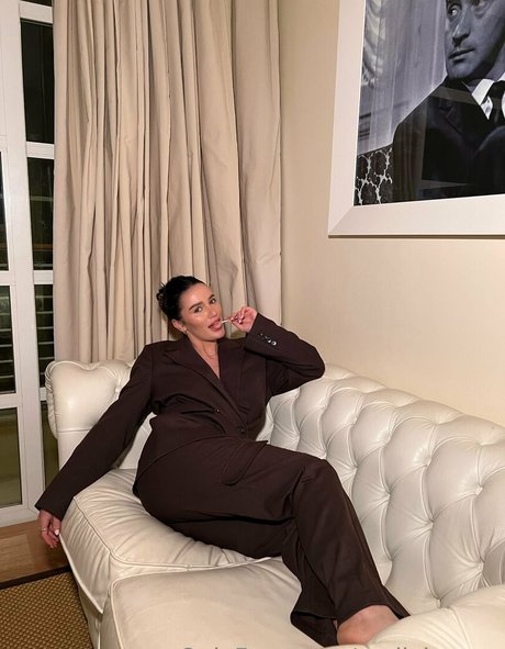 emilykernsx sex model image