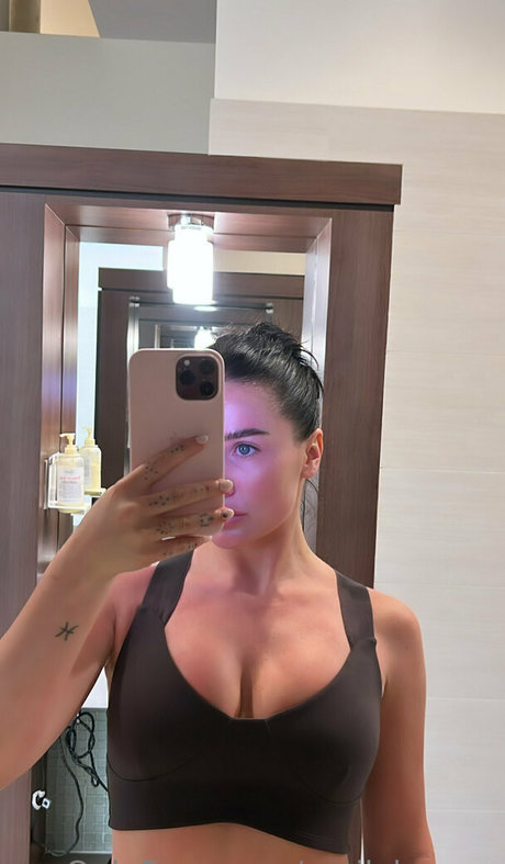 emilykernsx top star images