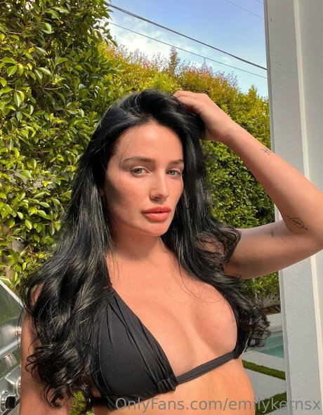 emilykernsx xxx model pic