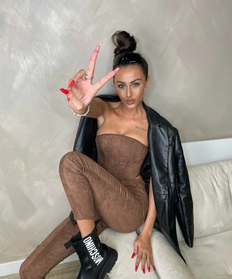 Chloe Veitch étoile nue collection