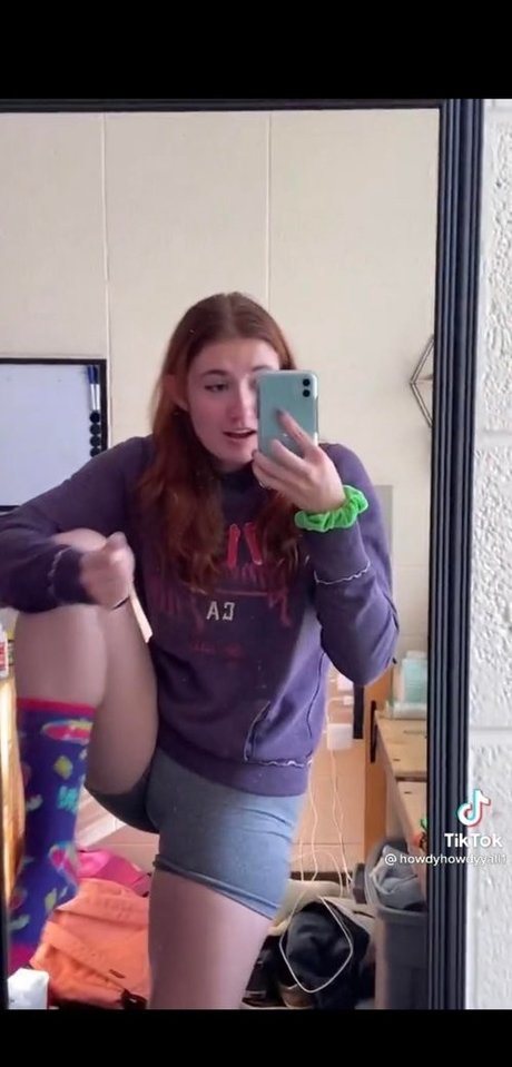 Howdyhowdyyall1 modelo desnuda galerías