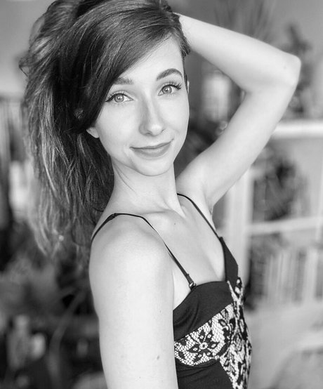 basostream sexy model picture