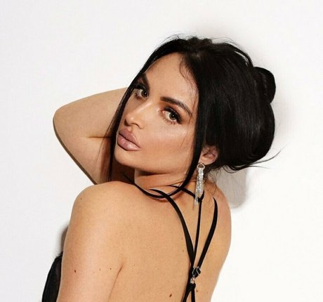 nasty brunette belle star du porno img