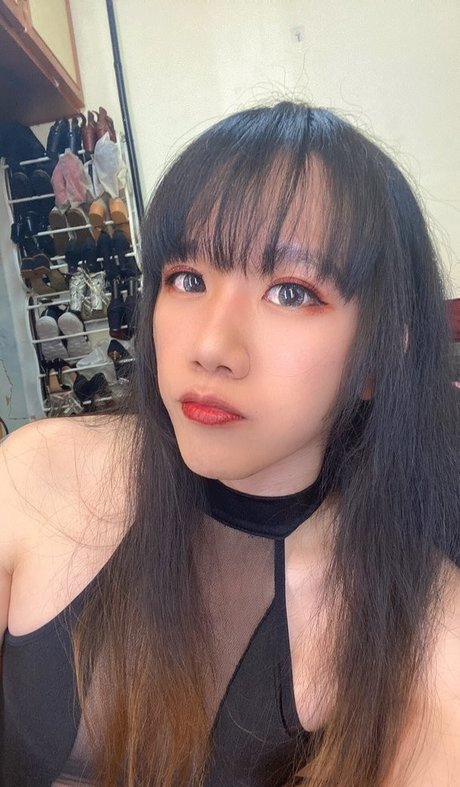 CharlotteNiya nus étoiles image