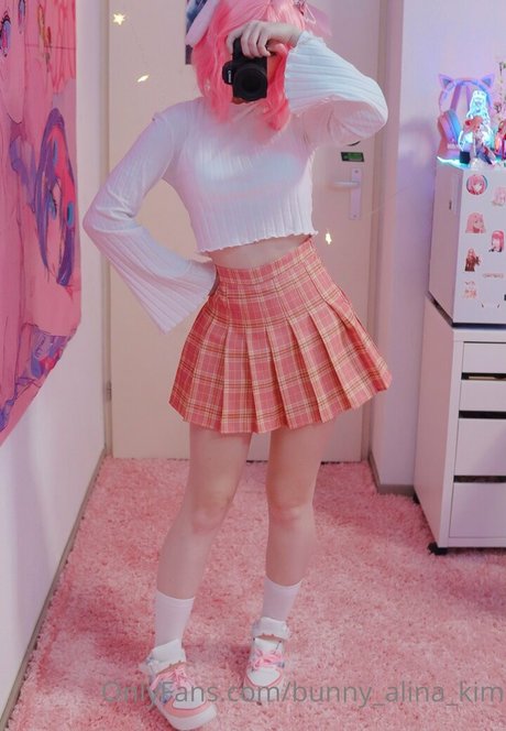 Bunny Alina Kim star du porno sexy photo