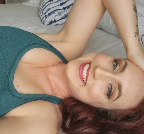 Emma Orchid modelo foto