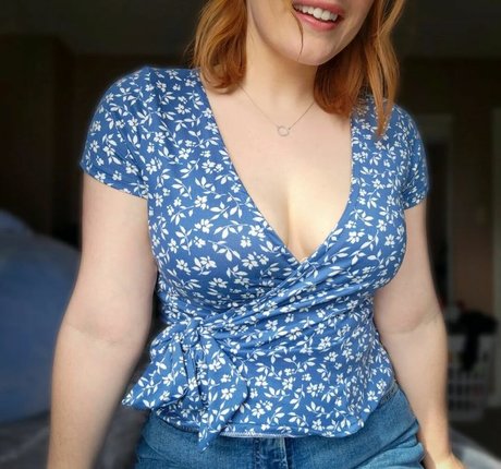 Lily Rogue hermosa actriz imagen