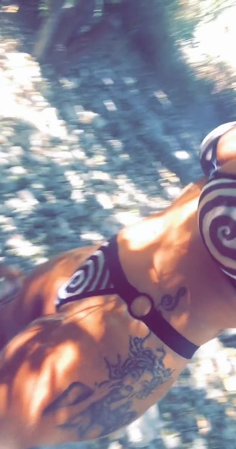 yungmedusa7 actrice artistique galeries