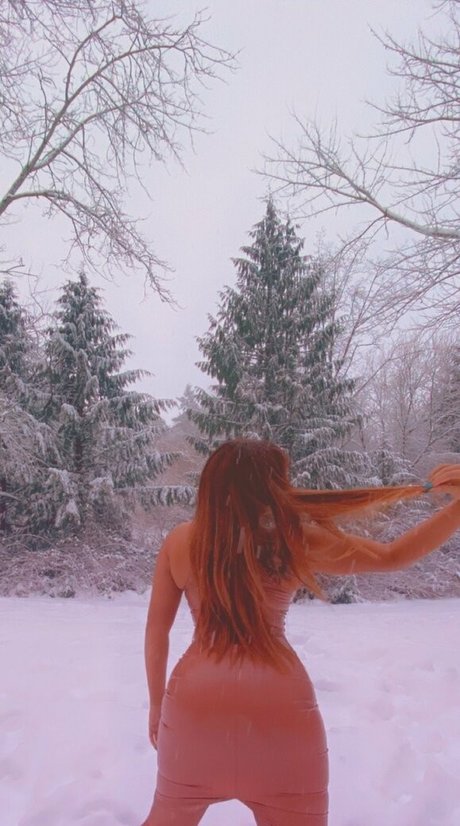 yungmedusa7 estrella erótica foto