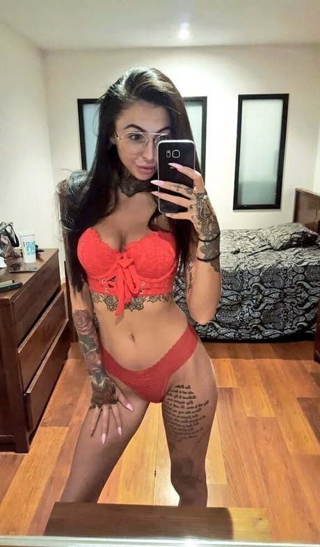 Hollie Stafford modèle hd archive