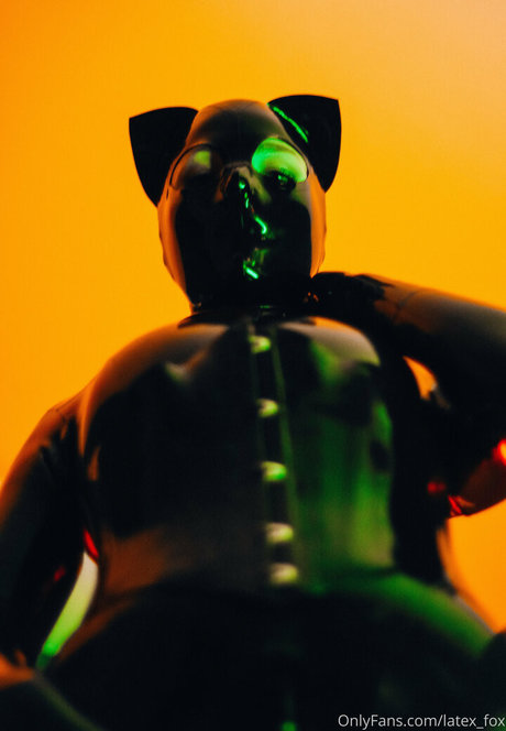 latex fox actrice photo