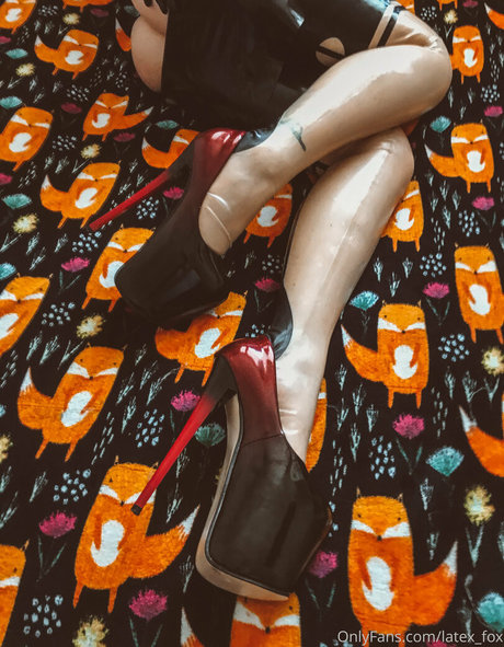 latex fox estrella porno atractiva archivo