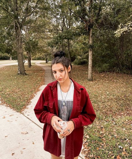 Alison Rainer estrella desnuda galerías