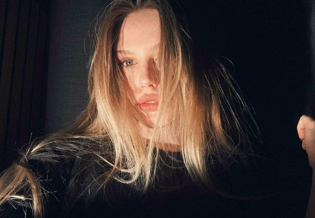 Talisnova estrella desnuda imágenes