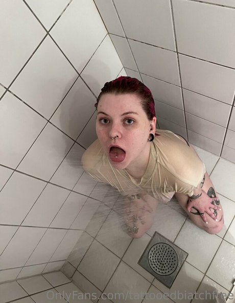 tattooedbiatchfree modèle parfait image