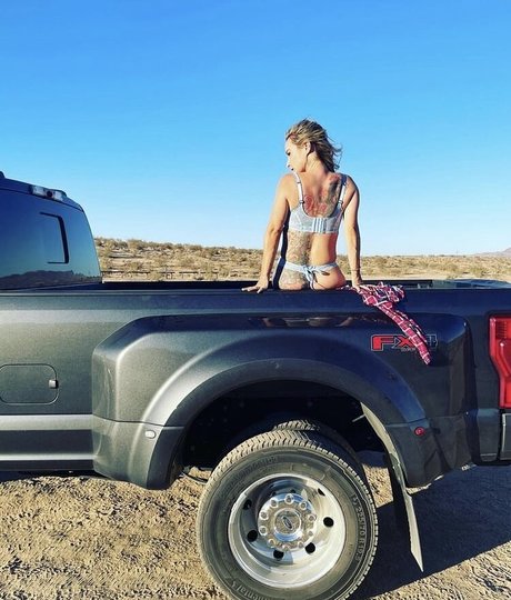 Danielle Harris modelo sexy galería