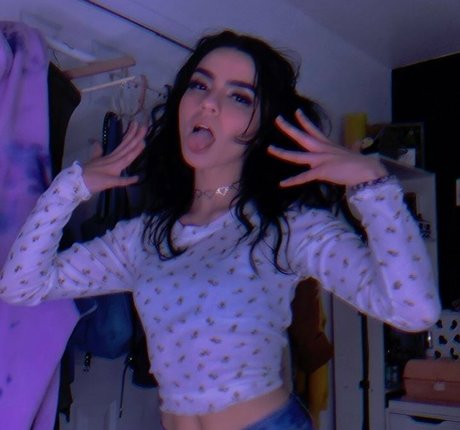 Oxythoughtin high quality pornstar pic