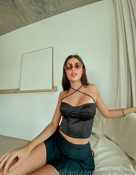 Desiree Bunny estrella porno desnuda archivo