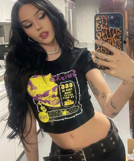 Maggie Lindemann pornstar adult img