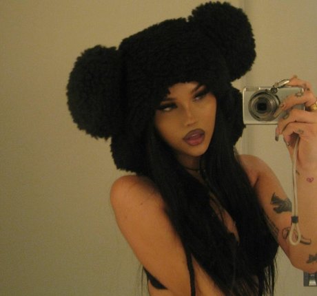 Maggie Lindemann beautiful star galleries