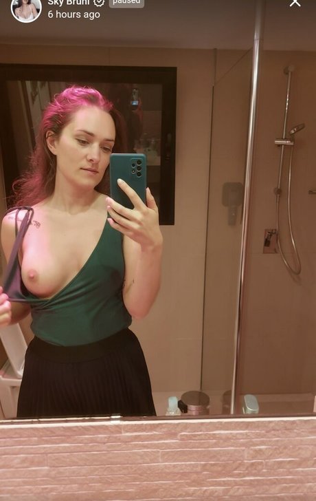 ASMR Sky Bruni estrella porno en alta definición galerías